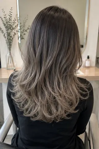 ロング カラー EARTH 榎本のヘアスタイル