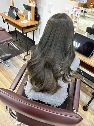 ロング カラー 浦﨑 笑美里のヘアスタイル