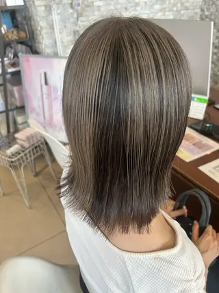 カラー 丸山 莉世のヘアスタイル