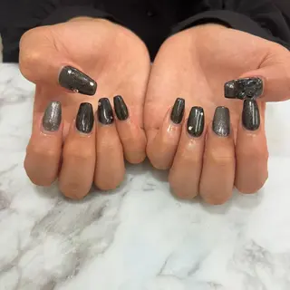 salon UNE LMA見習いスタッフのネイルデザイン
