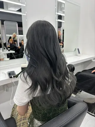 ロング カラー 抜け感レイヤー︴ ニュアンスカラーのヘアスタイル