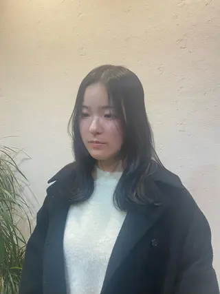 セミロング カラー 佐々木 愛里のヘアスタイル