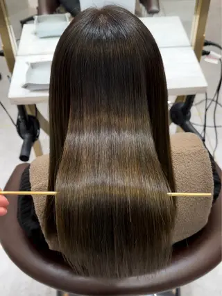 Rio /ハイトーン /艶カラーのヘアスタイル