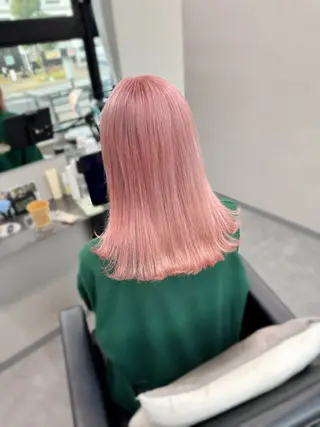 セミロング カラー Okayu .のヘアスタイル