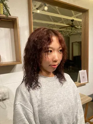 ミディアム カラー パーマ 鍋島 くるみのヘアスタイル
