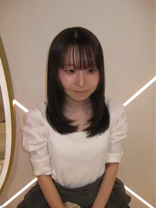 ミディアム カラー MONA kureaのヘアスタイル