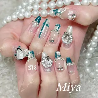 ネイル 🦋 Queenieのネイルデザイン