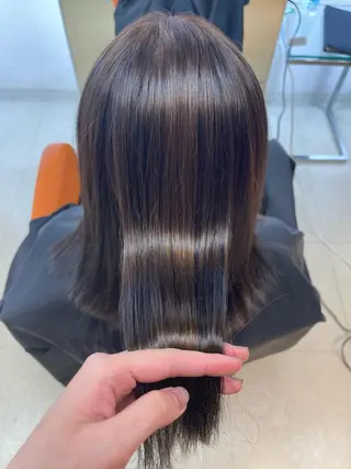 セミロング カラー 鶴﨑 美優亜のヘアスタイル