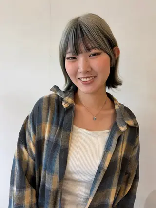 ミディアム 塩崎 聖奈のヘアスタイル