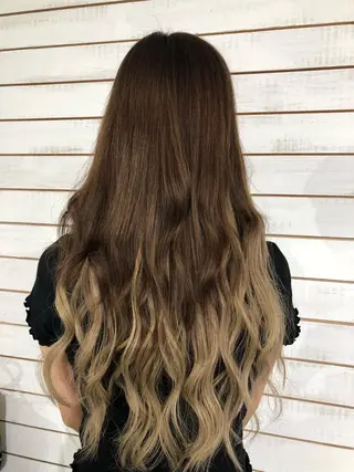 ロング カラー ヘアアレンジ 🦋美髪／エクステ 🦋アベイクミのヘアスタイル