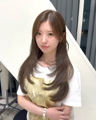 カラー 西口 梨穂のヘアスタイル
