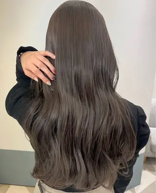 ミディアム カラー 成岡 愛美のヘアスタイル
