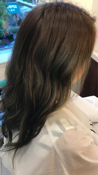 ロング カラー 寺岡 志穂のヘアスタイル