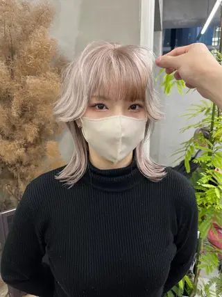 ミディアム カラー イツク ⚡️ ルーツ/ハイトーンのヘアスタイル