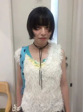 ショート カラー 杏華レイヤー/ パーマ/ハイトーンのヘアスタイル