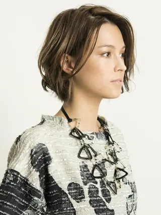 ミディアム パーマ 趙 英来のヘアスタイル