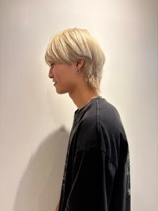 カラー メンズ ヨシノ マナウのヘアスタイル