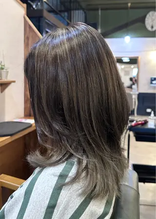 ミディアム カラー 三浦 みのりのヘアスタイル