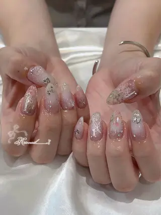 ネイル 𝘙𝘪𝘰𝘯𝘢 ...🕯🤍のネイルデザイン