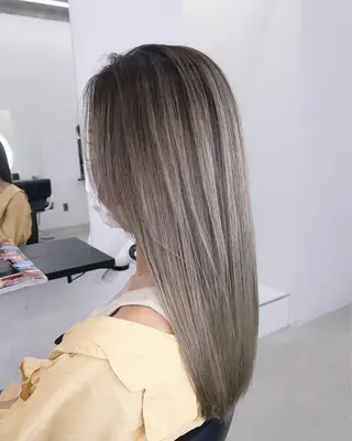 セミロング カラー ブリーチ 透明感HIDEのヘアスタイル