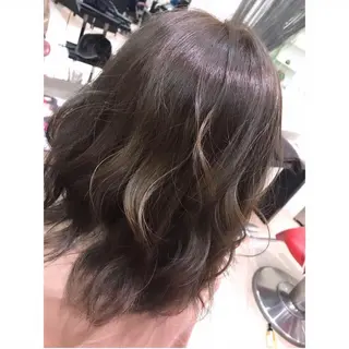 ミディアム カラー 【育休中】EARTH 荒井店HARUNAのヘアスタイル