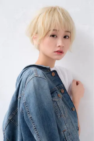 ショート カラー 中西 優典のヘアスタイル