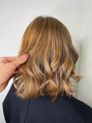 ミディアム ブリーチカラー特化 U-topia小島のヘアスタイル