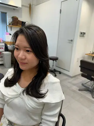 セミロング パーマ 似合う髪型見つけます AYAKAのヘアスタイル