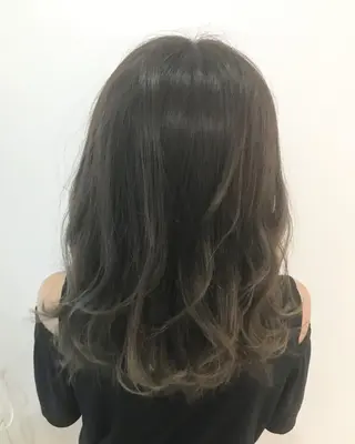 ミディアム カラー ウルフカット レイヤーカット上柿のヘアスタイル