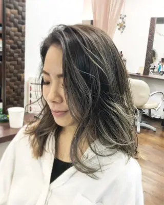 ミディアム カラー ヘアと眉Otsuka Hikari💆‍♀のヘアスタイル