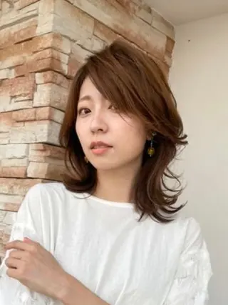 ミディアム カラー YUKA .のヘアスタイル