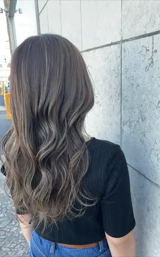 ミディアム カラーリスト菅澤 岳のヘアスタイル