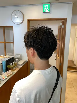 ショート パーマ メンズ 秋元 佳乃のヘアスタイル