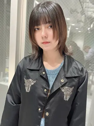 ミディアム ウルフカット/吉村 桃子のヘアスタイル
