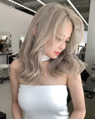 ミディアム 佐藤 まいらのヘアスタイル