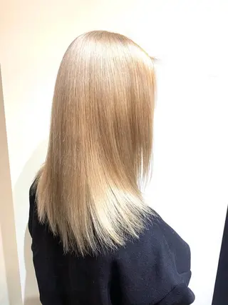 セミロング ハイトーンカラー 🦋yuri🦋のヘアスタイル