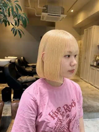 ショート カラー 髪質改善×ハイトーン レイヤー天神美容室のヘアスタイル