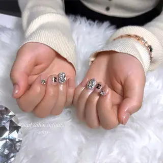 ネイル 𝑆𝐸𝑅𝐴♡ 大人ギャル ワンホンのネイルデザイン