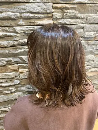 ミディアム カラー 山浦 貴恵のヘアスタイル