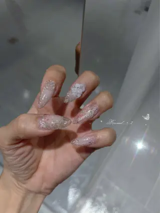 ネイル 𝘙𝘪𝘰𝘯𝘢 ...🕯🤍のネイルデザイン