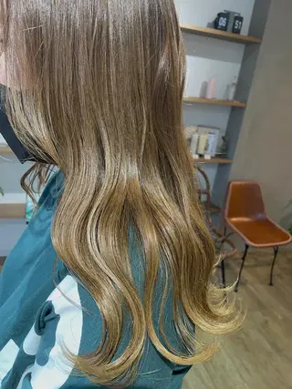 セミロング カラー カジ エリナのヘアスタイル