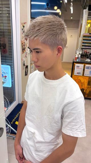 ショート 【ハイトーン特化】 Hugのヘアスタイル