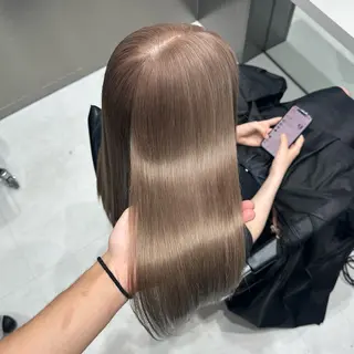セミロング カラー 💫艶ハイトーン×髪 質改善💫リュウトのヘアスタイル