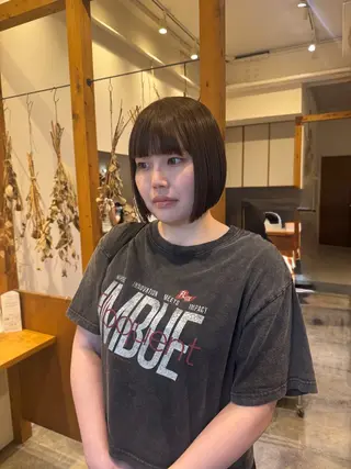ショート カラー ENIF 大島 芽生のヘアスタイル