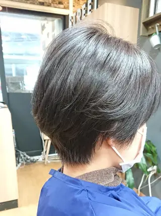 ショート カラー 岩崎 秀之のヘアスタイル
