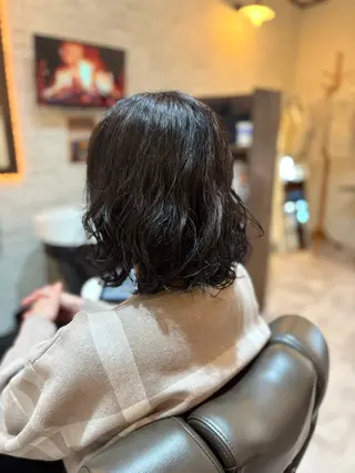 ミディアム パーマ ツヤ髪専門美容師 桑原 和誠のヘアスタイル