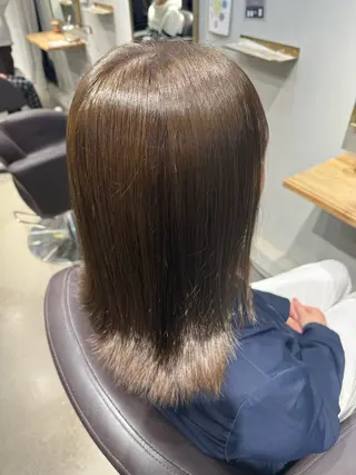 カラー もも ボブ/艶カラーのヘアスタイル