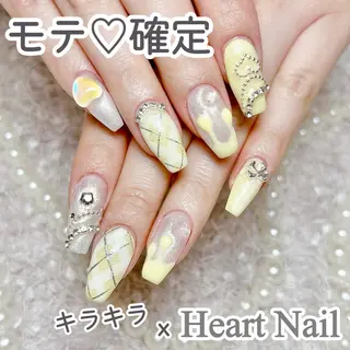 ネイル Queenie 🦋のネイルデザイン