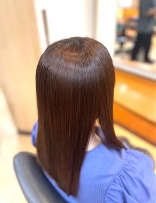 ミディアム 塩川 瑠奈のヘアスタイル