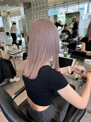 ミディアム ハイトーン💎 ホワイトベージュ坪谷のヘアスタイル